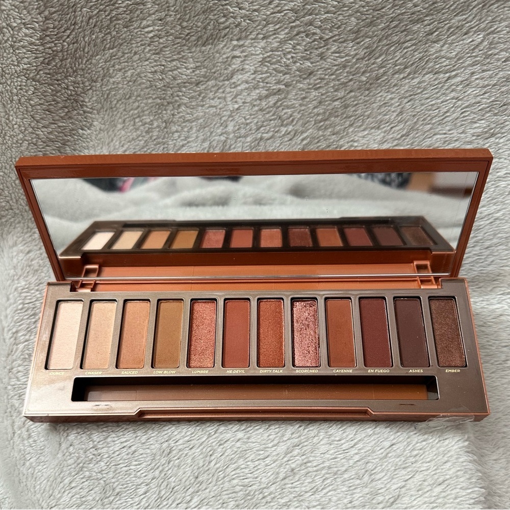 Authentic Urban Decay Naked Heat 12-Shade Eyeshadow Palette - Picture 7 of 16